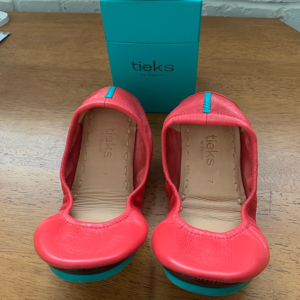 Poppy Tieks (sz 7)